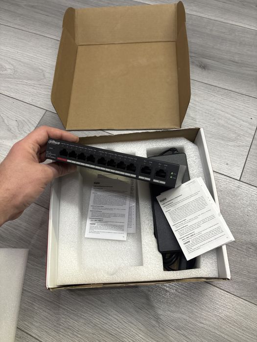 8-портовий керований PoE комутатор Dahua DH-CS4010-8ET-110