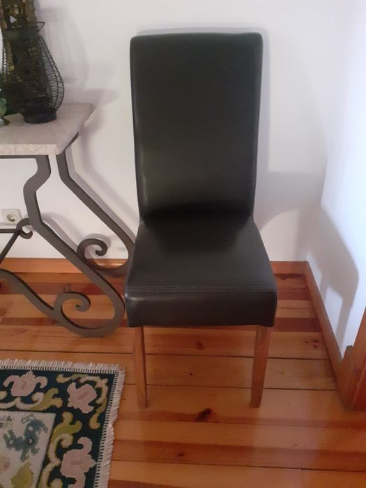 Cadeiras em pele