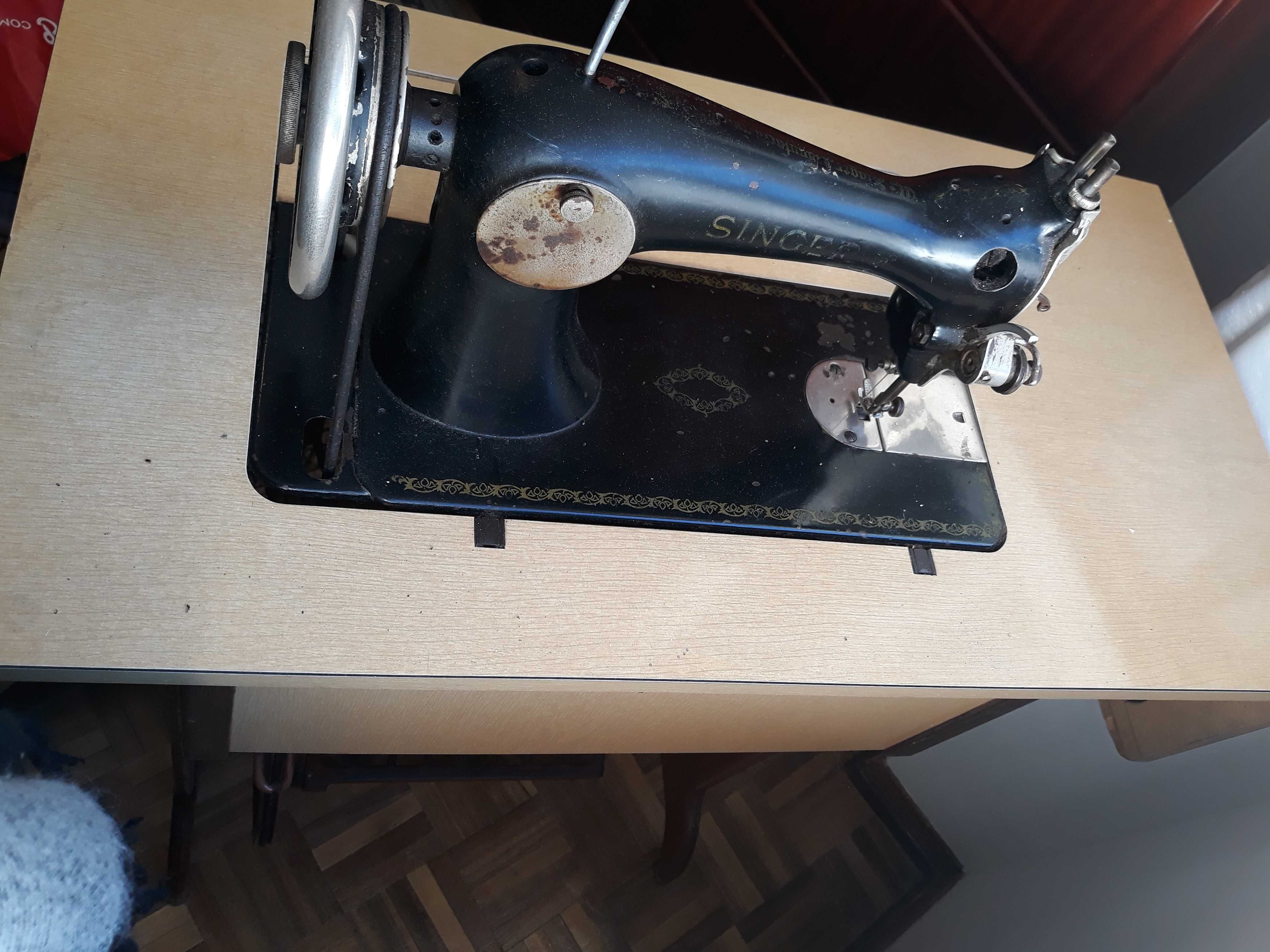Máquina de costura Singer,  antiga