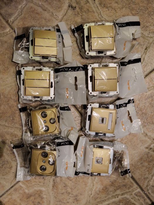 8-em szt. gniazdka włączniki KARLIK MINI - Nowe !!!