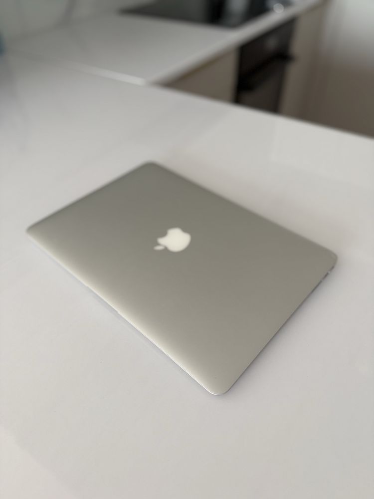 Laptop MacBook srebrny