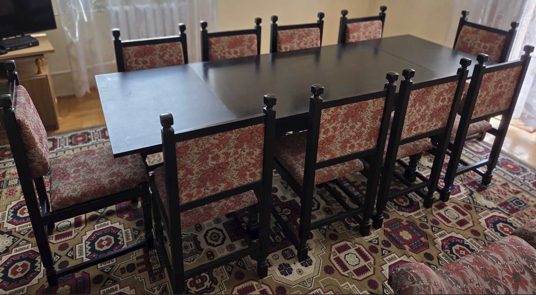 Komplet mebli do salonu (stół + 10 krzeseł)