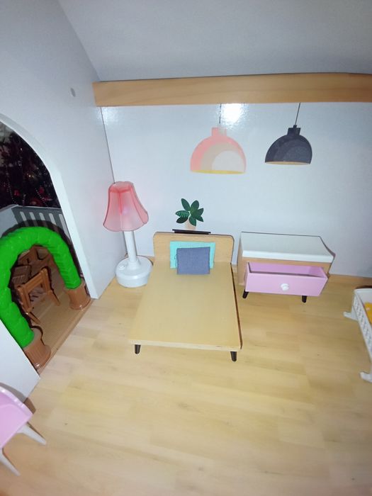 Casa  de bonecas de madeira + acessórios