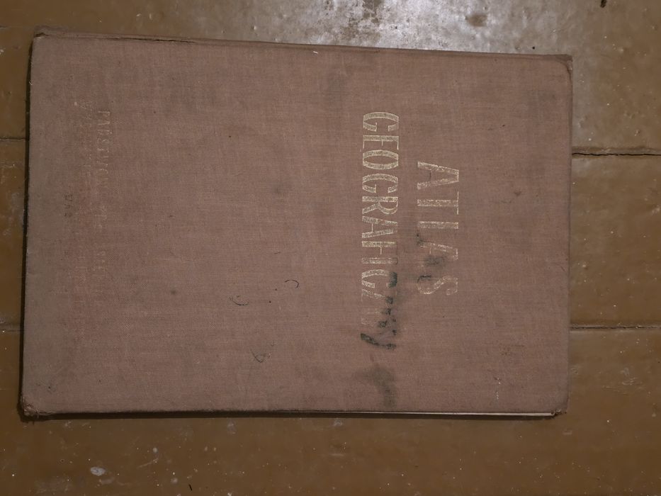 Stary atlas geograficzne z 1967 roku