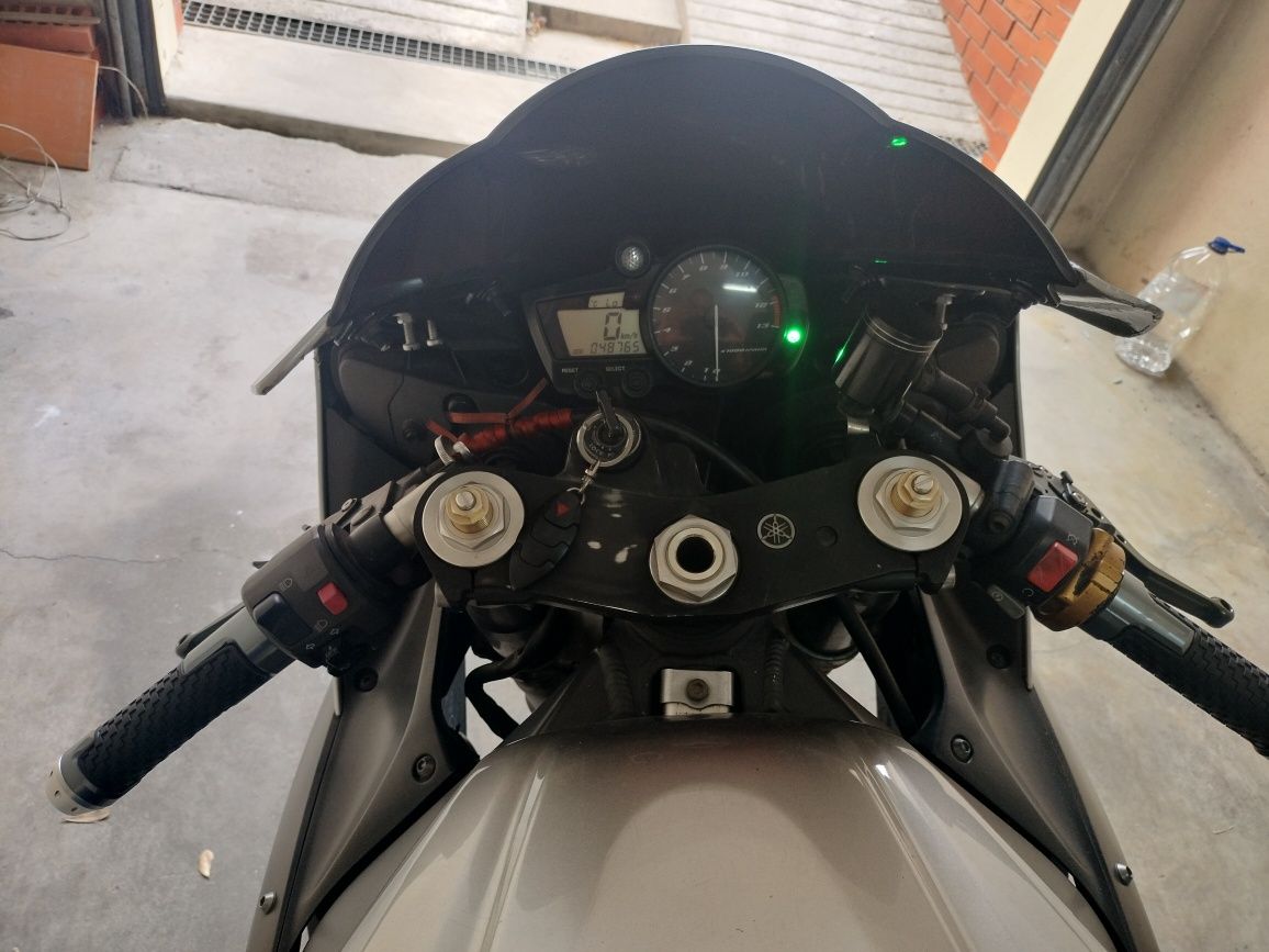 Mota Yamaha YZF R1