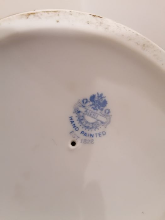 Jarro antigo pintado à mão