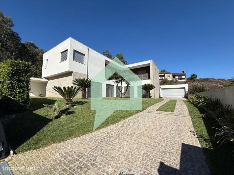 Moradia individual, com três quartos, em Carvalhal, Barcelos.