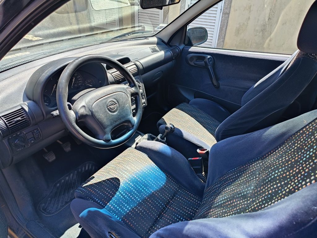 Opel Corsa B 1.2 16V 99' Ler discrição