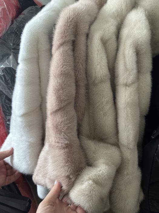 Біла , беж  нюд норковая кофта