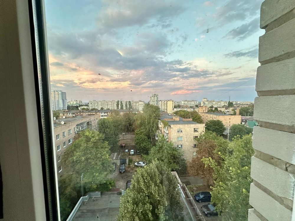Кімната в гуртожитку, центр міста. Дмитро
