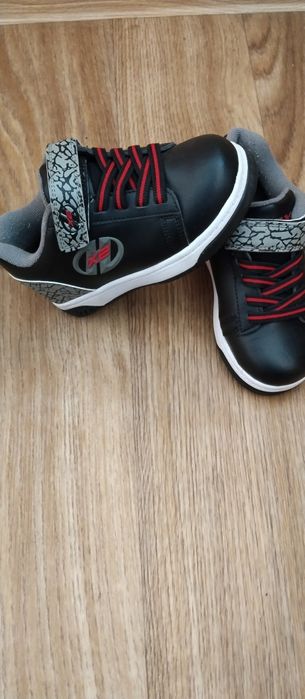 Роликовые кроссовки Heelys размер 30 17см