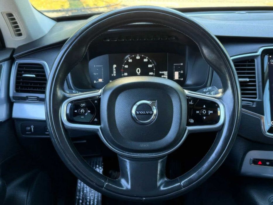 Volvo XC90 T5 Momentum 7-Passenger      2018