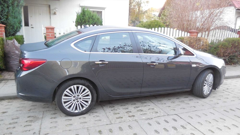Sprzedam Opel Astra 1.4 Turbo  140 KM 2013