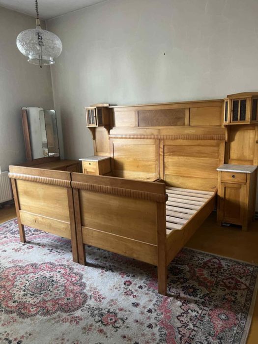 Łóżko duże DREWNIANE plus toaletka