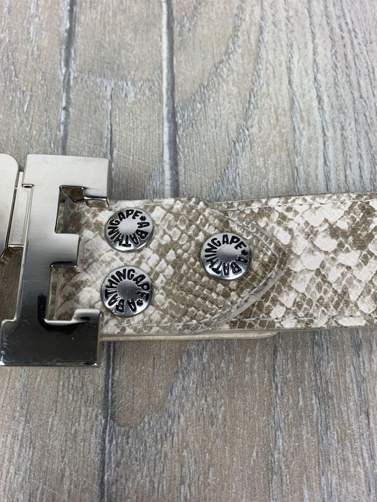 Pasek marki A Bathing Ape model bape snake belt beige