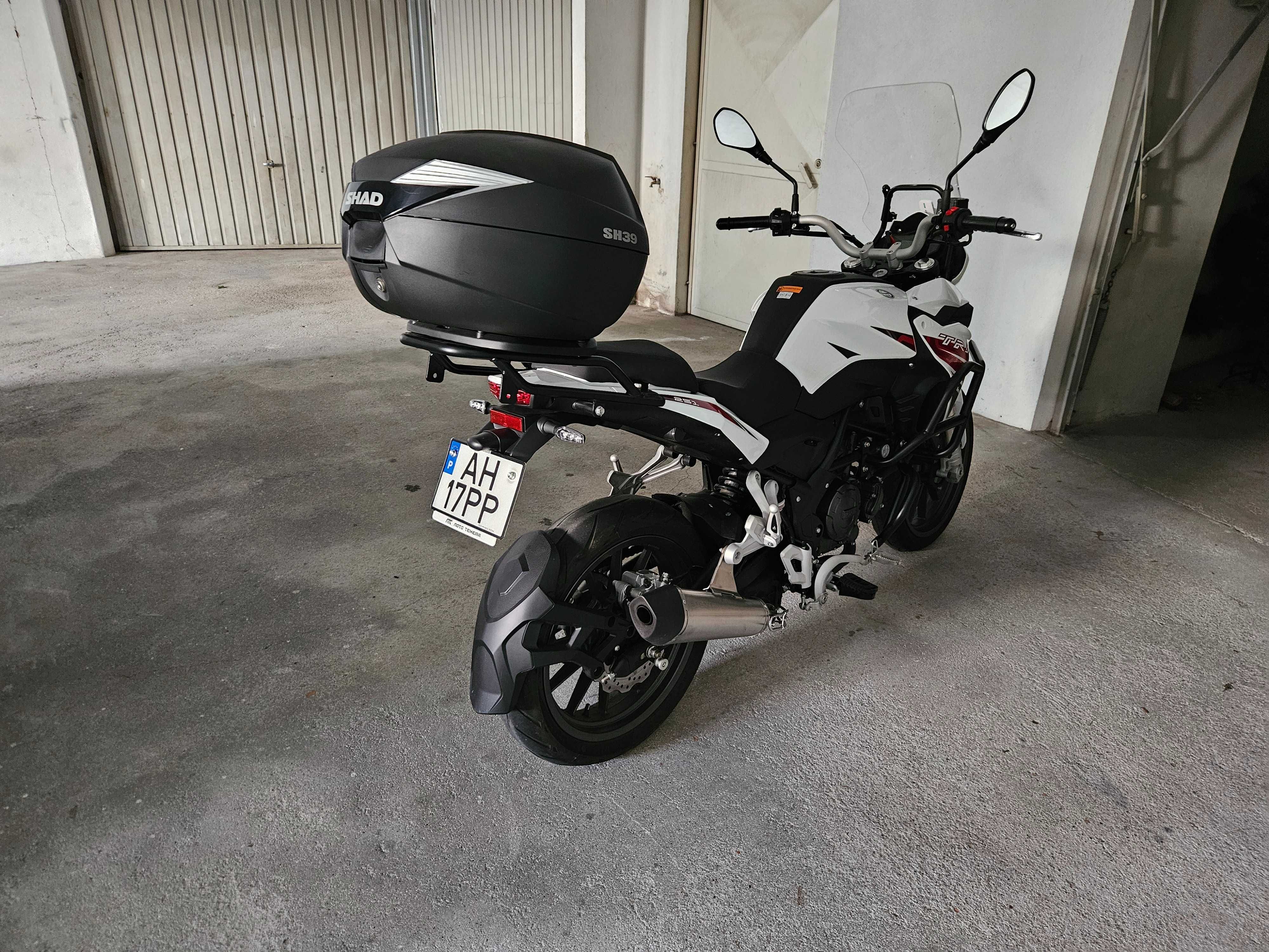 Vendo benelli  trk com extras
