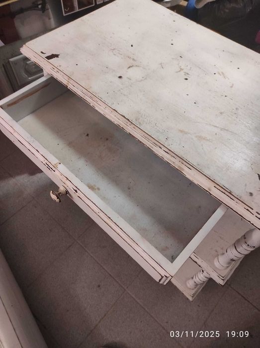 Aparador antigo vendido como está