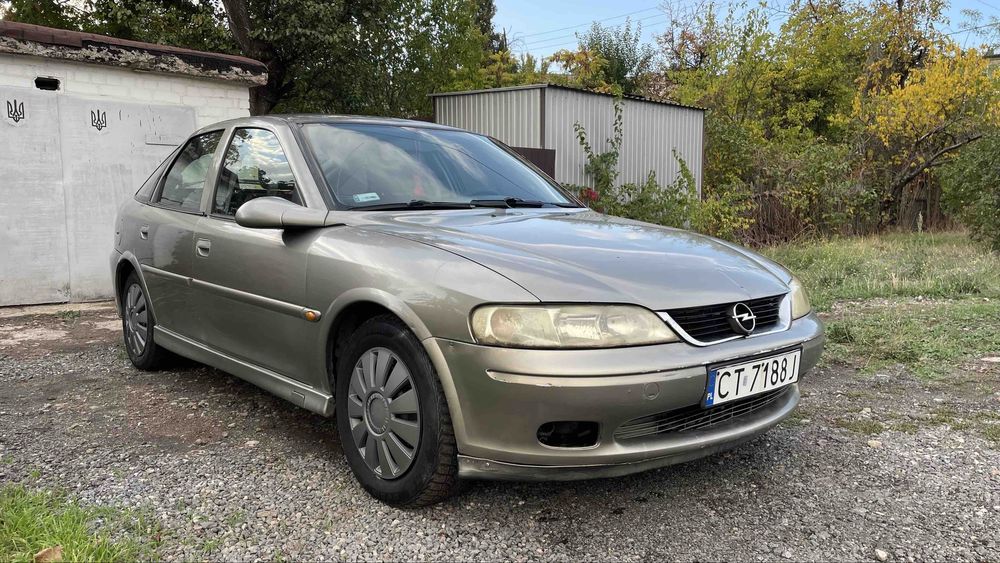 Продам Opel (не розмитнений)