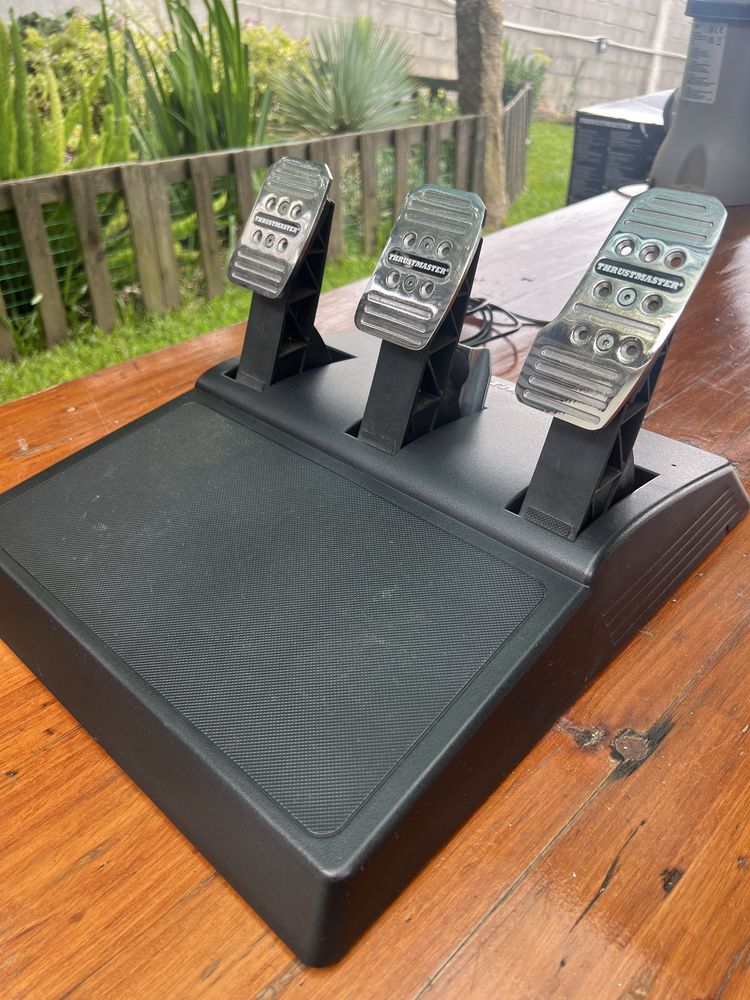 Vendo pedais Thrustmaster T3PA