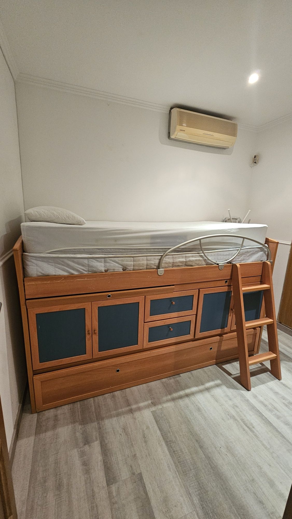 Cama gavetão com muita arrumação