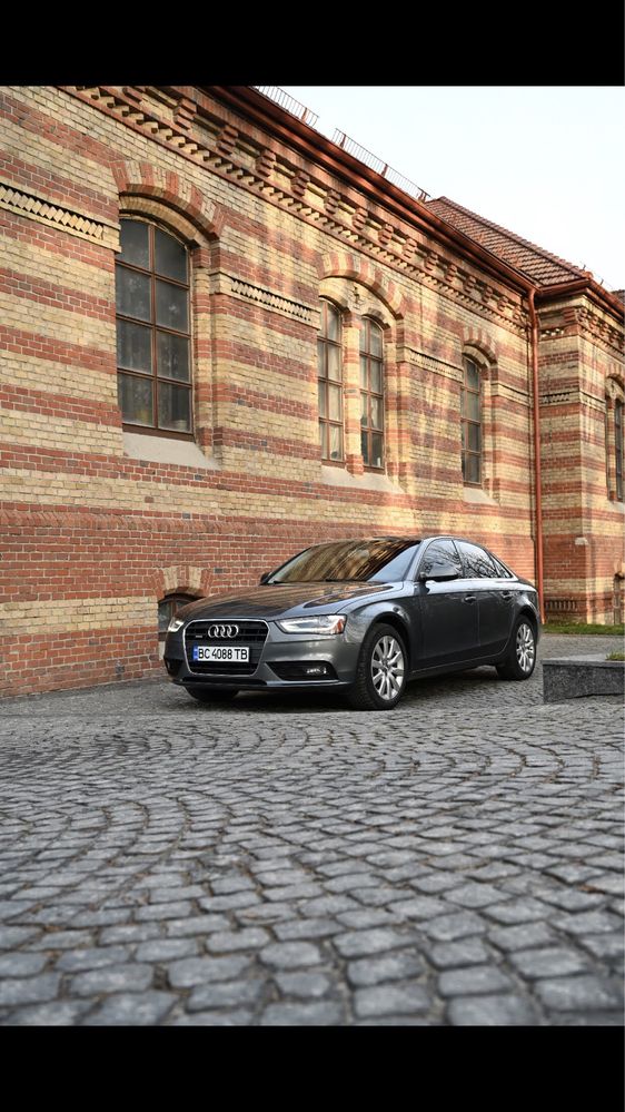 Audi A4 B8 2012р Рест!