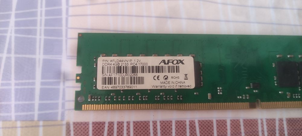 Оперативная память DDR4 4 ГБ ( 2133 МГц )