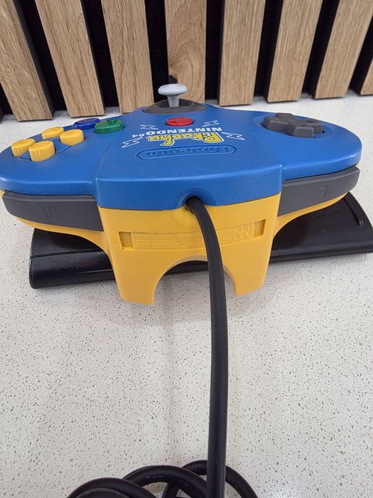 Comando Nintendo 64 edição especial pikachu  pokémon  (como novo)