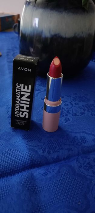Lśniąca szminka z kwasem hialuronowym Hydramatic Shine