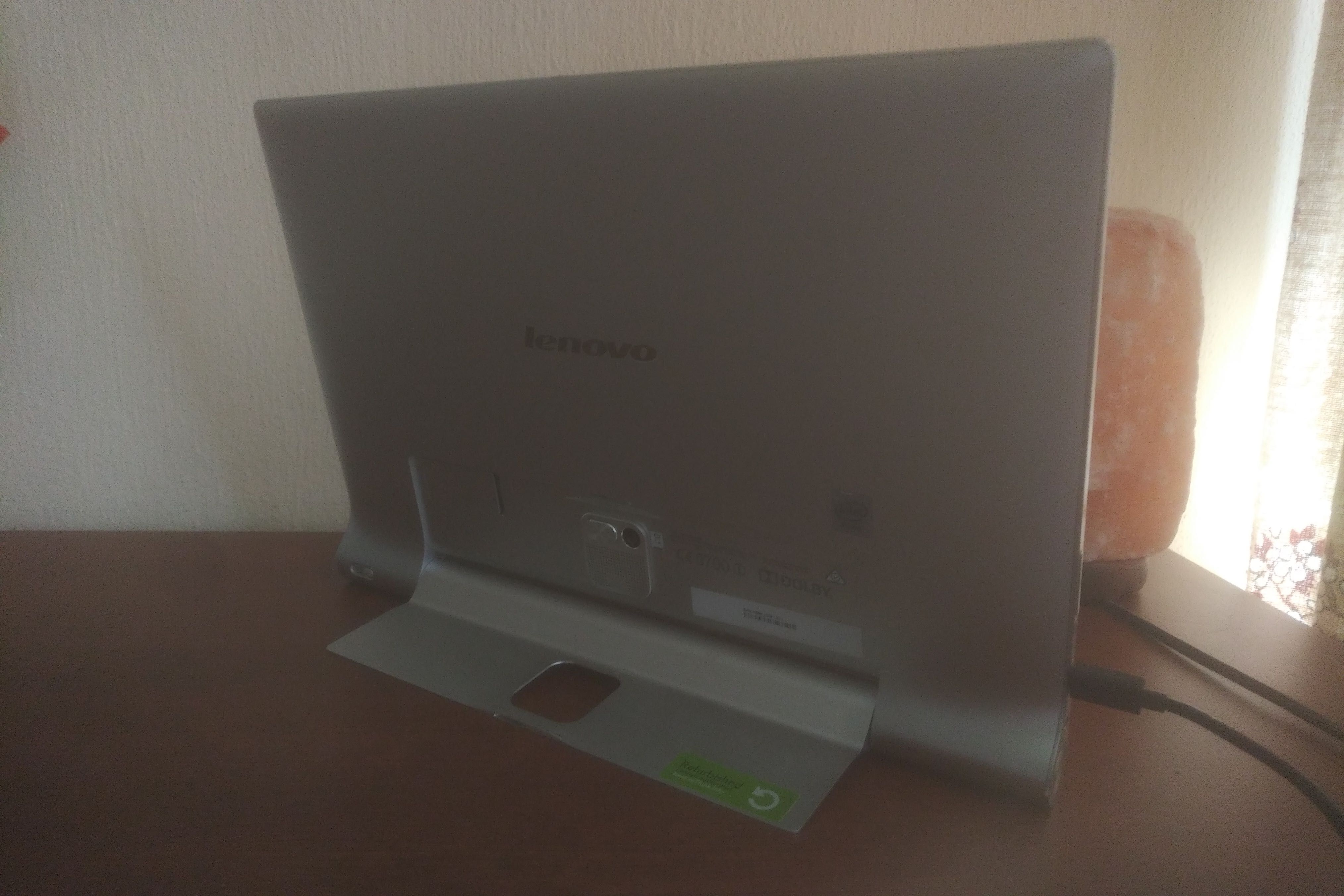 Lenovo Yoga 2 Pro z projektorem