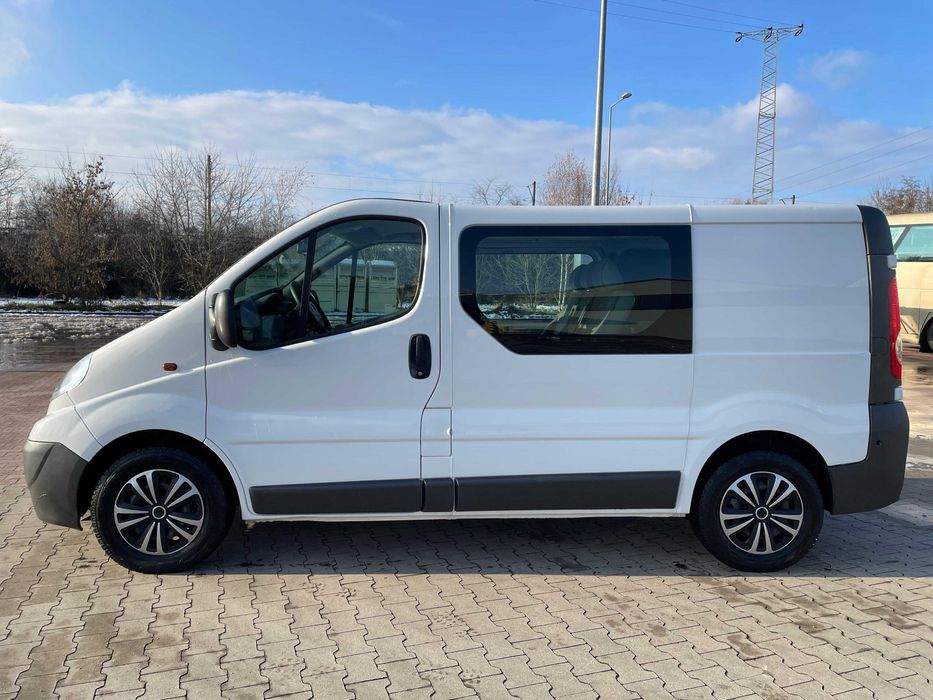 Opel Vivaro 2.0d 115KM 213tys bezwypadkowy klima 6cio osobowy Wrocław