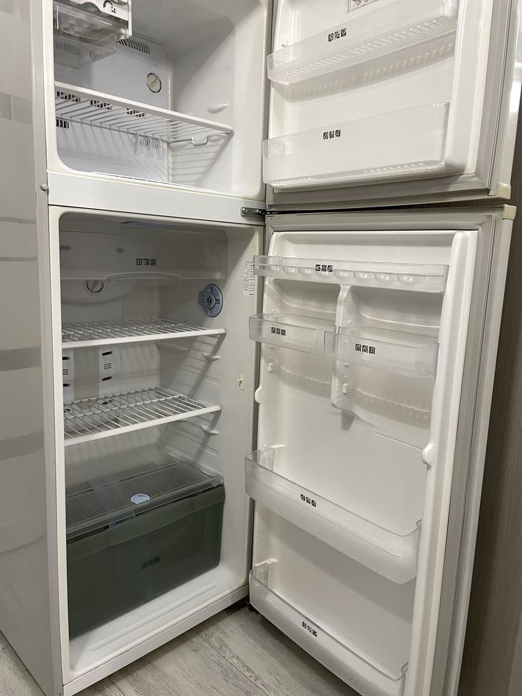 Холодильник Samsung