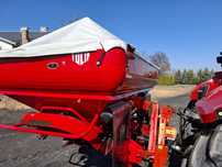 Rozsiewacz nawozu 2 ton z wagą  z 2010 r.