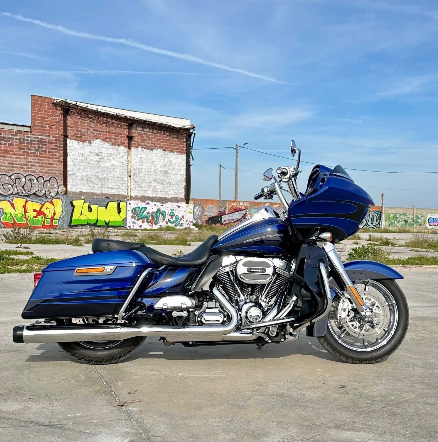 Harley Davidson- Road Glide CVO