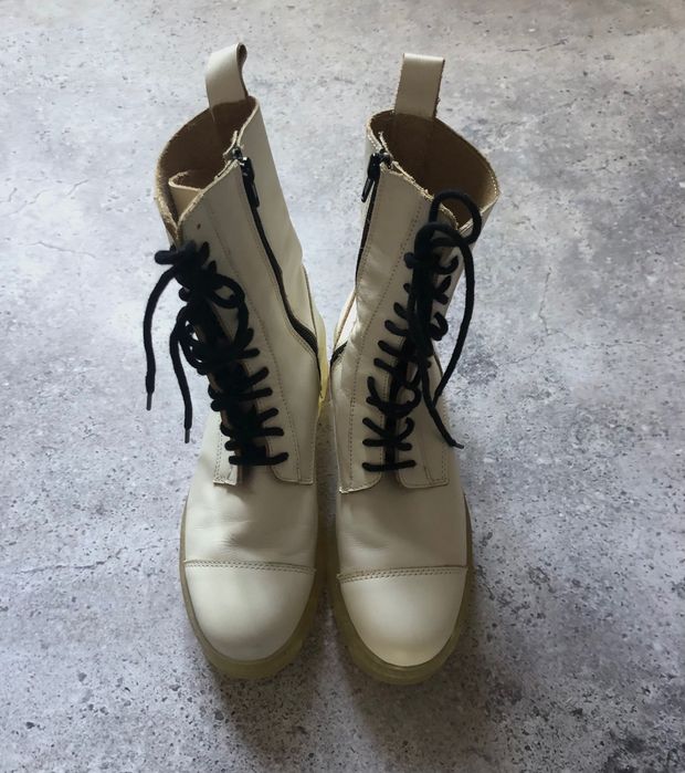 Оригінальні шкіряні черевики Zara розміру 37 білого екрю кольору
