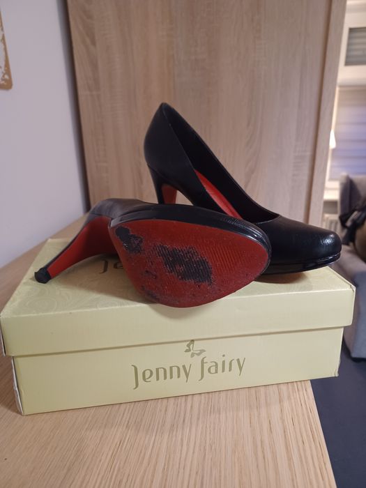 Czarne szpilki z czerwoną podeszwą Jenny Fairy