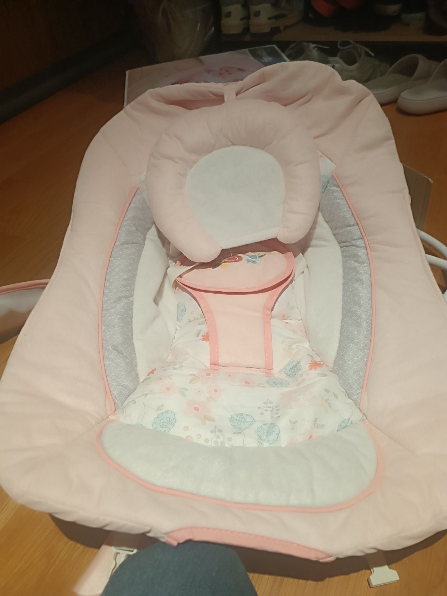 Cadeirinha Ingenuity Rock’n Soothe – Música & Vibração | 3–18 kg