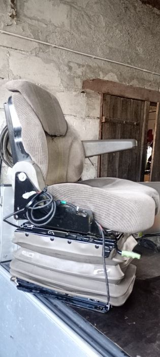 Fotel siedzenie John Deere pneumatyczne obrotowe Grammer msg 95