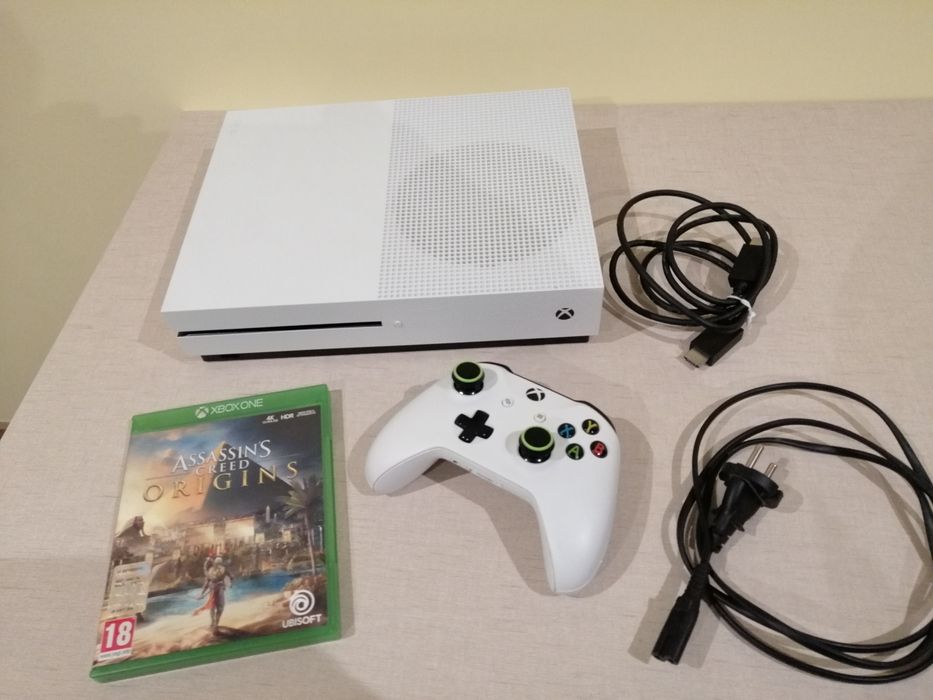 Xbox one s + Assassin's creed
