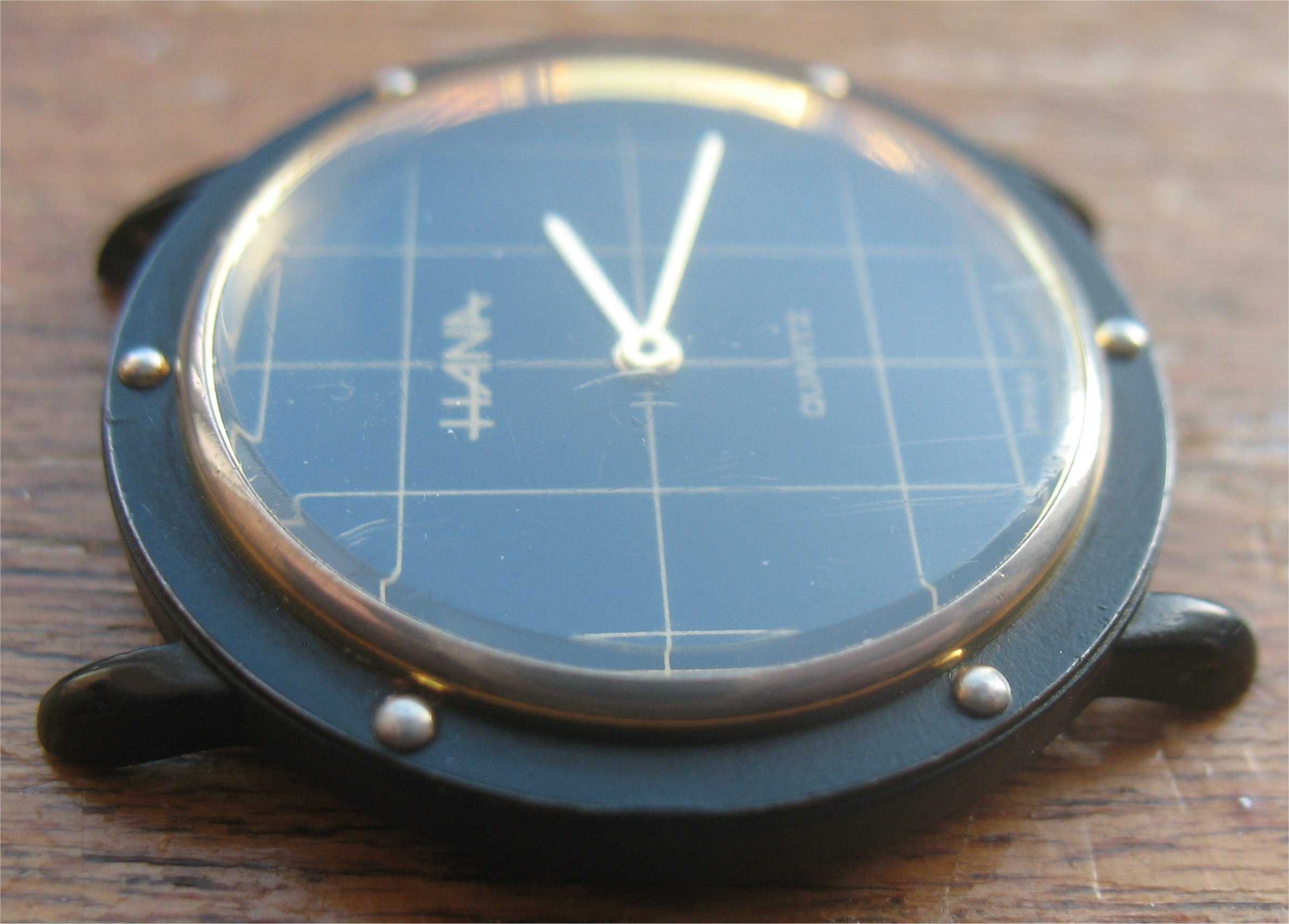 Relógio Vintage Hana - Quartz (movimento suiço)