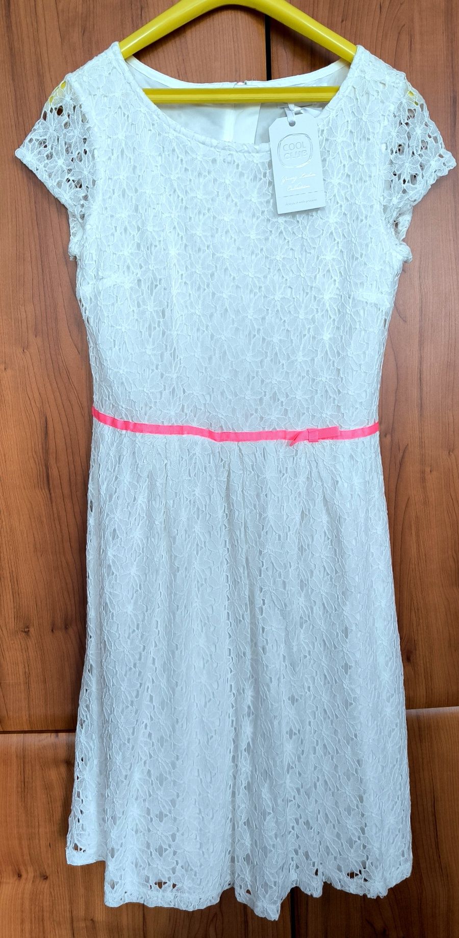 Biała sukienka marki Cool Club rozmiar 170