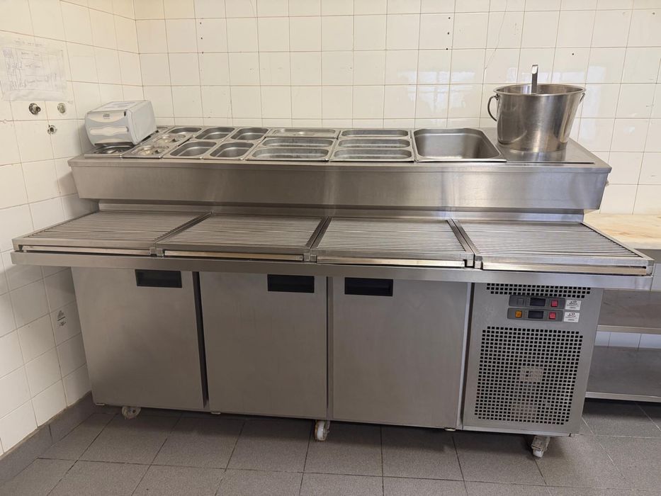 Mesa refrigerada para preparacao de pizzas, com 3 portas