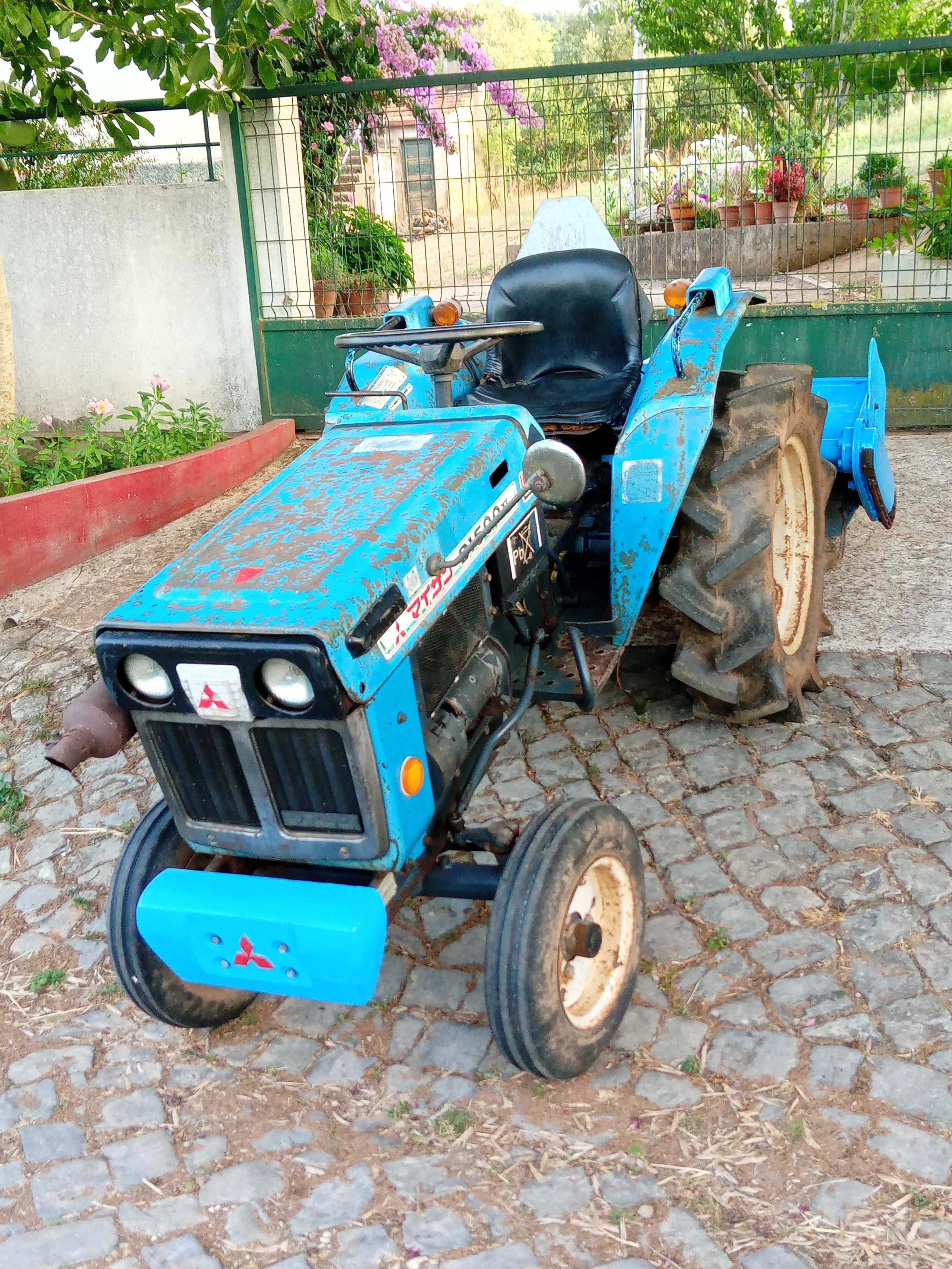 Mitsubishi D 1500 é a solução ideal para trabalhar o seu terreno.
