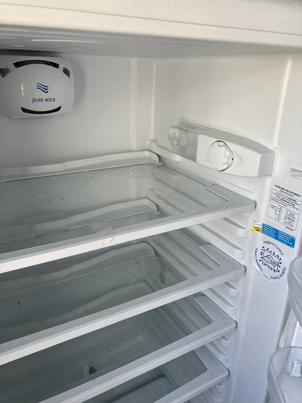 Frigorífico Indesit TAA 5 V 1 (180 cm - 415 L - Branco)
