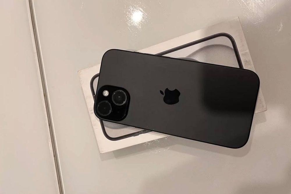 Продавай iPhone 15 256