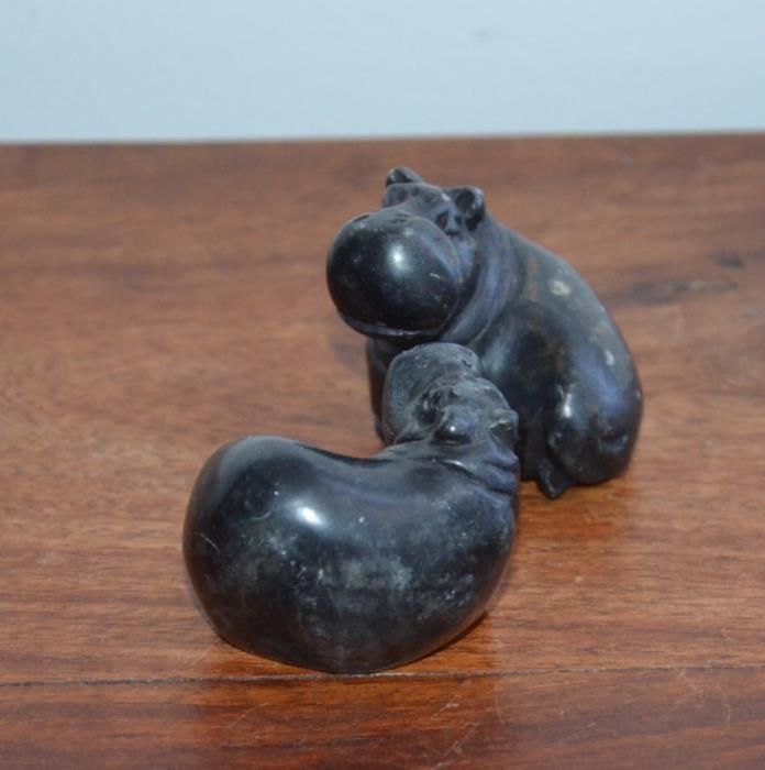 Par de Estatuetas Hipopótamos (pretos)– Origem: Zimbabwe
