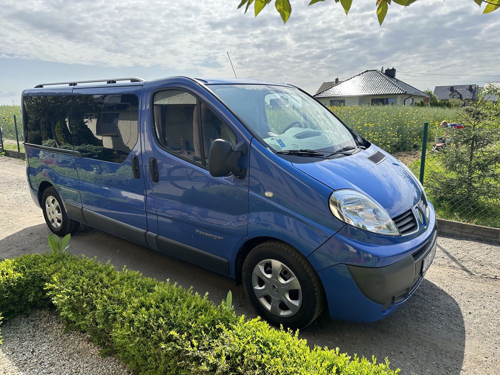 Wynajem bus Renault Trafic Long 9 osobowy