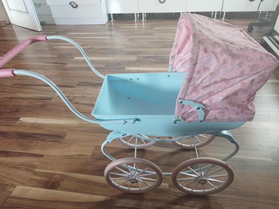 Wózek dla lalek dziewczęcy.