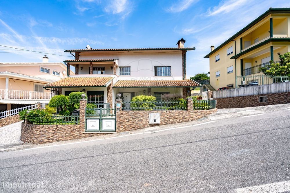 Moradia T4 para venda