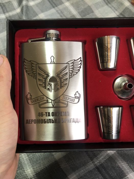 Набір фляга та стопки