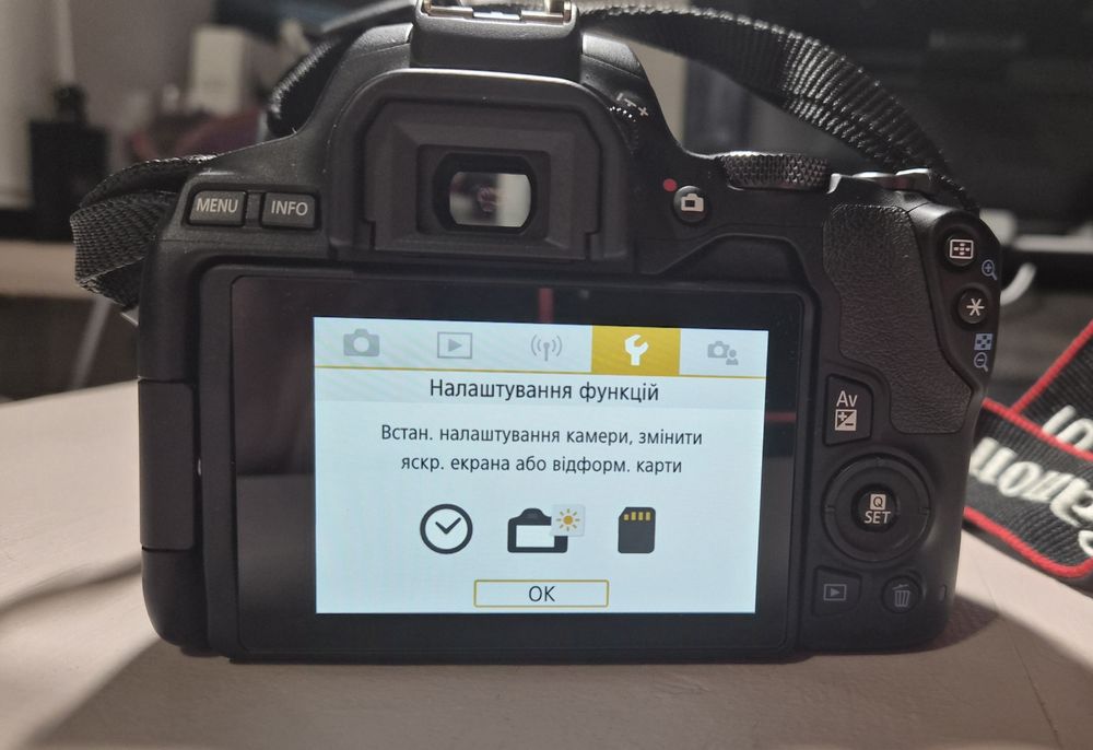 Фотоапарат Canon EOS 250D BK 18-55 IS